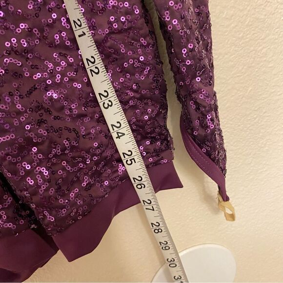 WEISSMAN Dance long 1 sleeve purple sequin Run Boy Run
10220 SA-Small adult - Picture 9 of 11